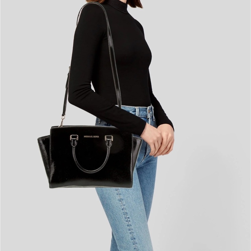 Michael Kors Elegant Black patent leather Shoulder Bag